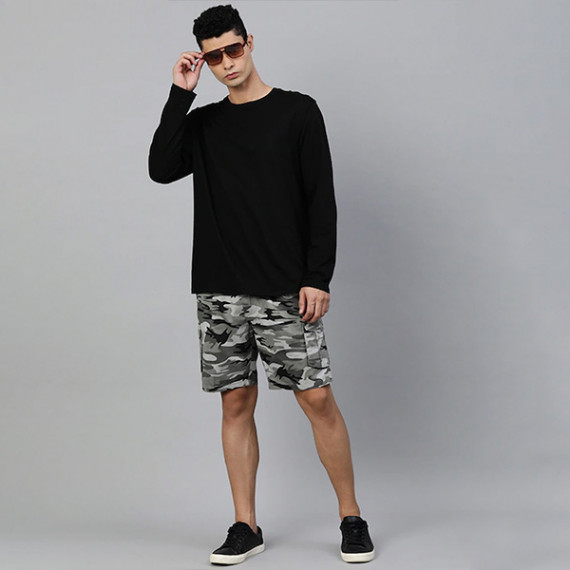 https://soulstylez.com/products/men-charcoal-grey-camouflage-printed-pure-cotton-cargo-shorts