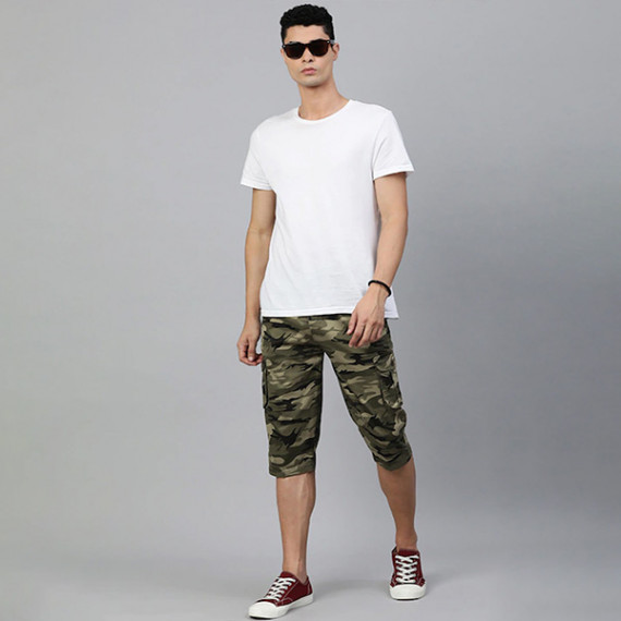 https://soulstylez.com/products/men-olive-green-beige-camouflage-printed-pure-cotton-34th-cargo-shorts
