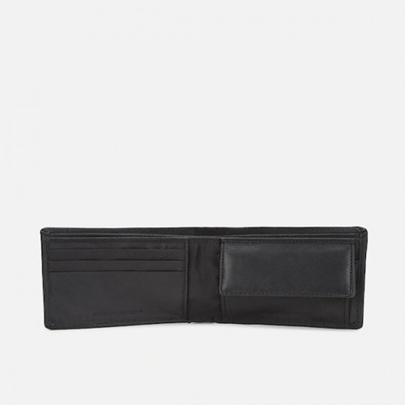 https://soulstylez.com/products/men-textured-two-fold-leather-wallet